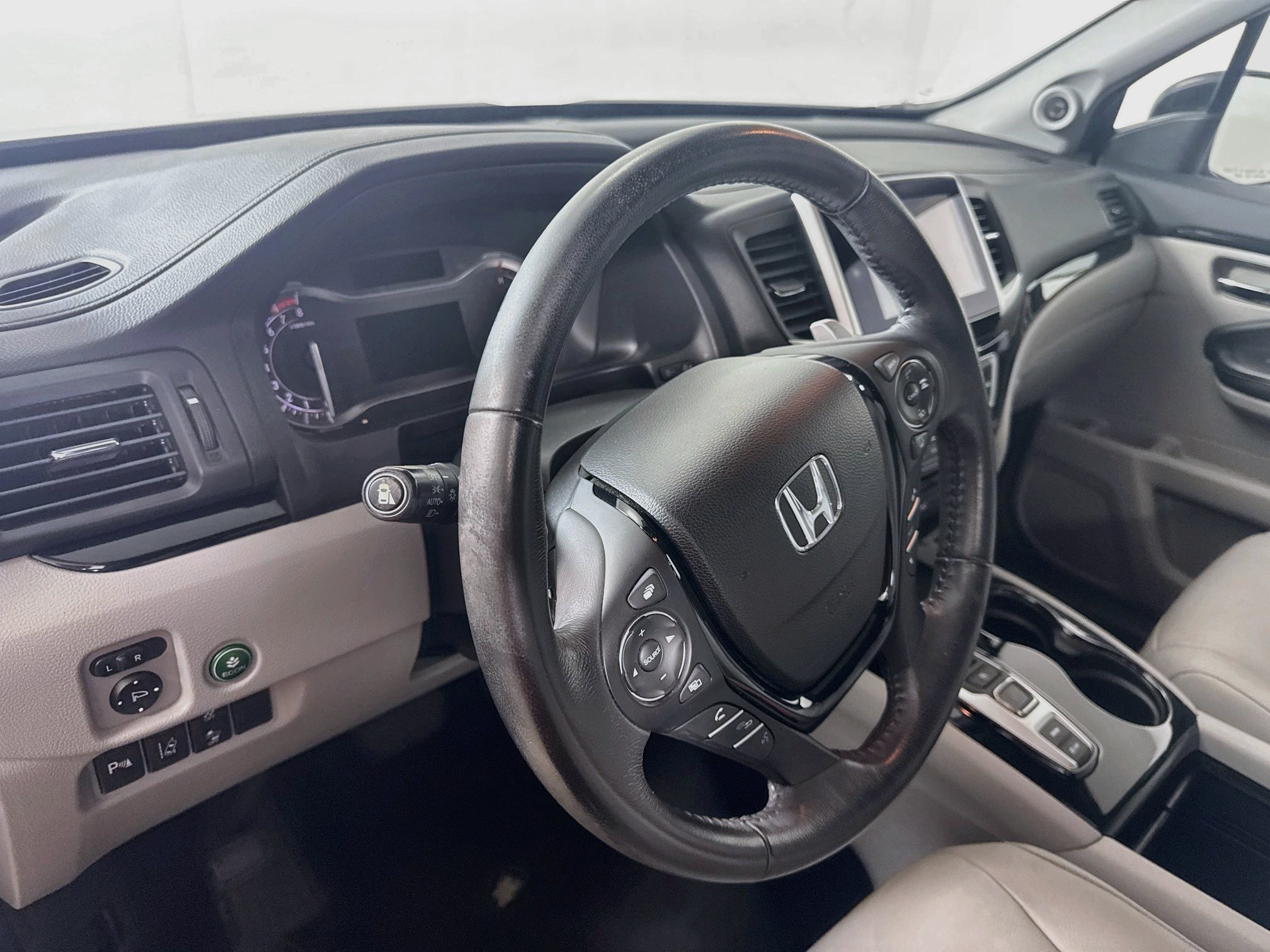 Used 2016 Honda Pilot Touring image 9
