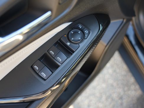 Used 2024 Chevrolet Trax LT w/ LT Convenience Package image 18