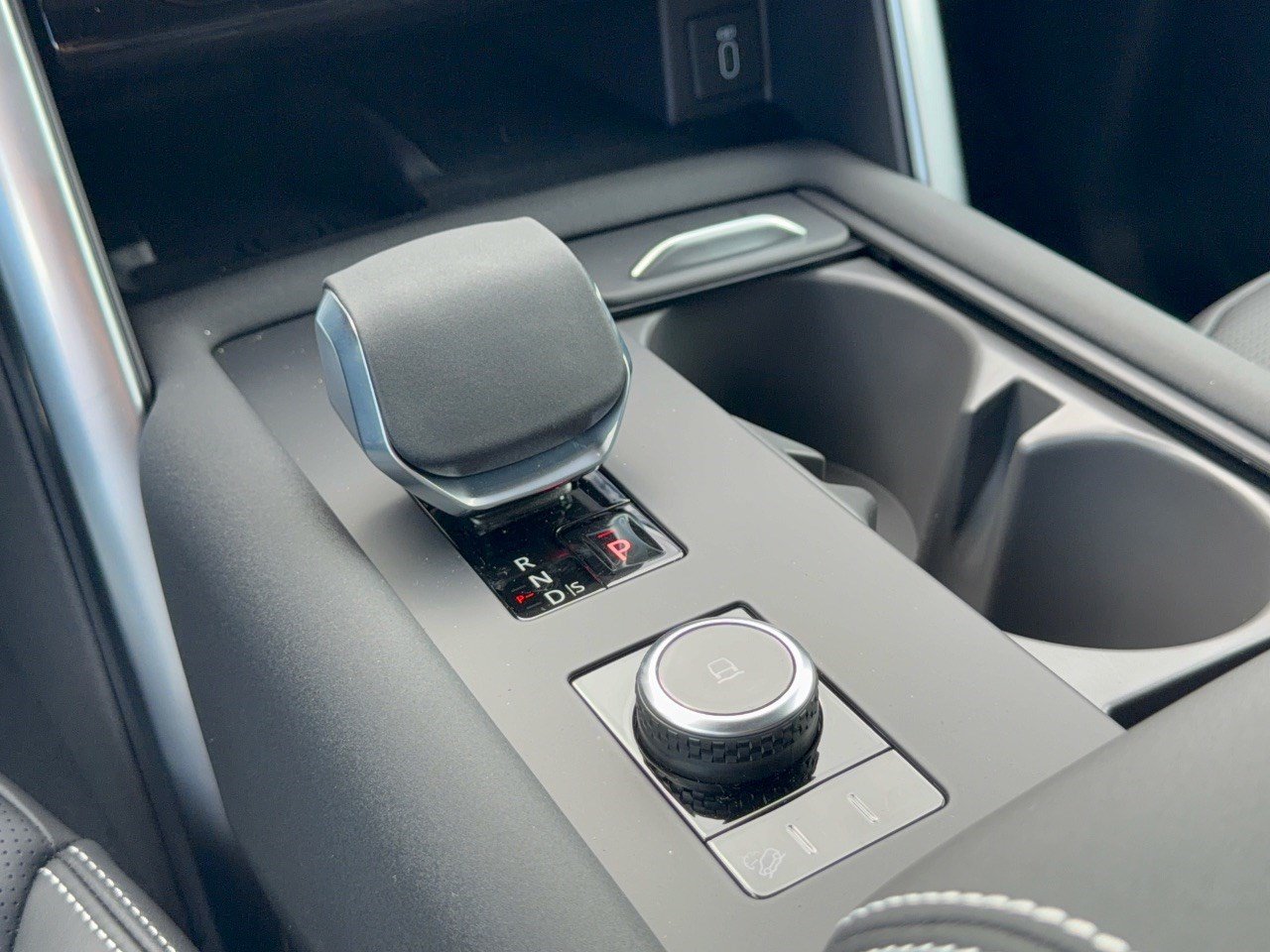 New 2026 Land Rover Discovery Limited Edition AWD/4WD image 21