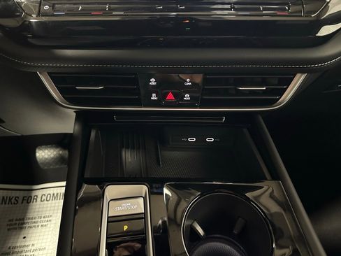 Used 2025 Volkswagen Atlas Cross Sport SE image 39