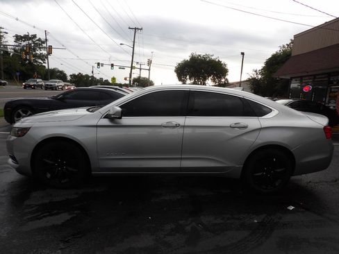Used 2017 Chevrolet Impala LT FWD image 2