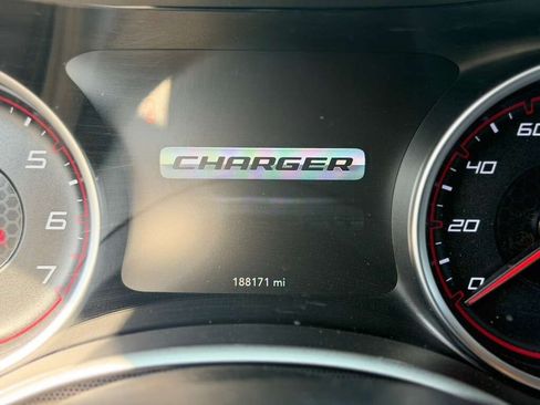 Used 2017 Dodge Charger SXT RWD image 16
