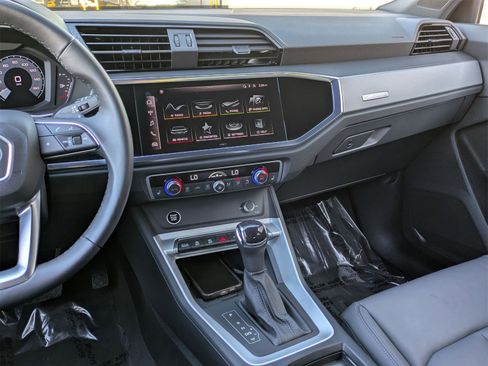 Used 2025 Audi Q3 2.0T Premium w/ Convenience Package image 9