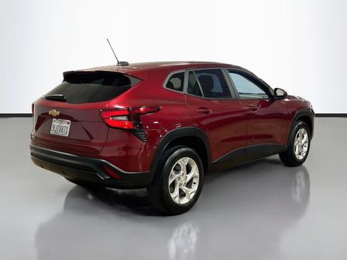 Used 2024 Chevrolet Trax LS w/ LS Convenience Package FWD image 7