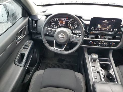 Used 2025 Nissan Pathfinder SV w/ SV Premium Package FWD image 16