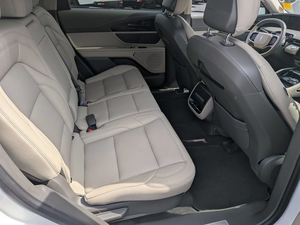 Used 2025 Lincoln Nautilus Premier AWD/4WD image 34