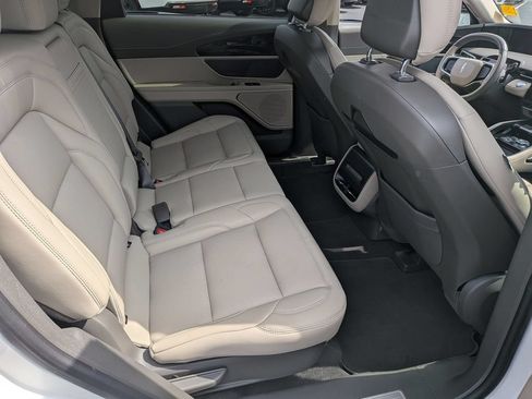 Used 2025 Lincoln Nautilus Premier AWD/4WD image 34