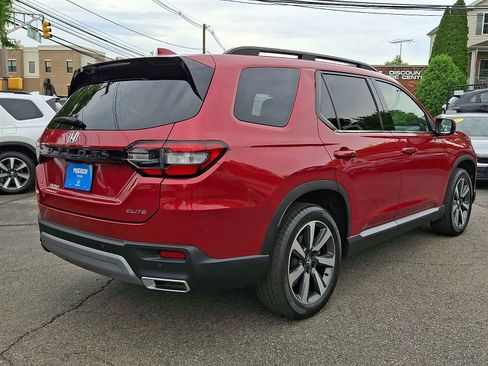 Used 2023 Honda Pilot Elite image 4