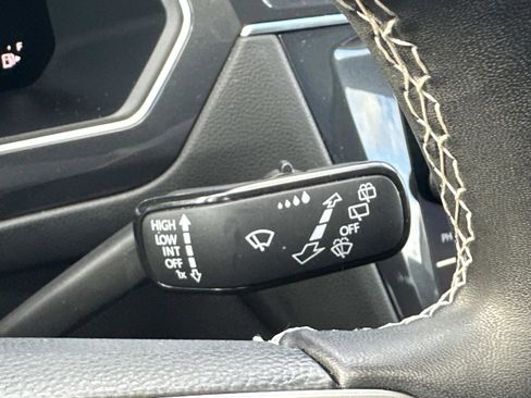 Used 2023 Volkswagen Tiguan SE w/ Panoramic Sunroof Package image 20