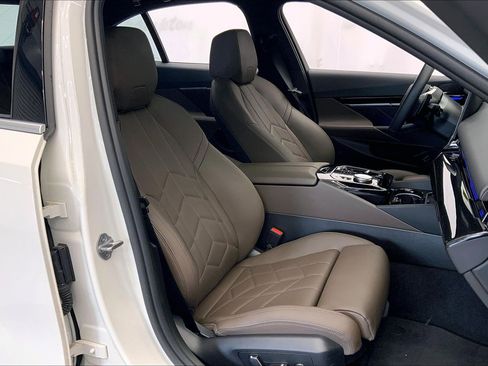 Used 2024 BMW 530i xDrive w/ Convenience Package image 6