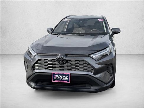 Used 2025 Toyota RAV4 XLE AWD/4WD image 2