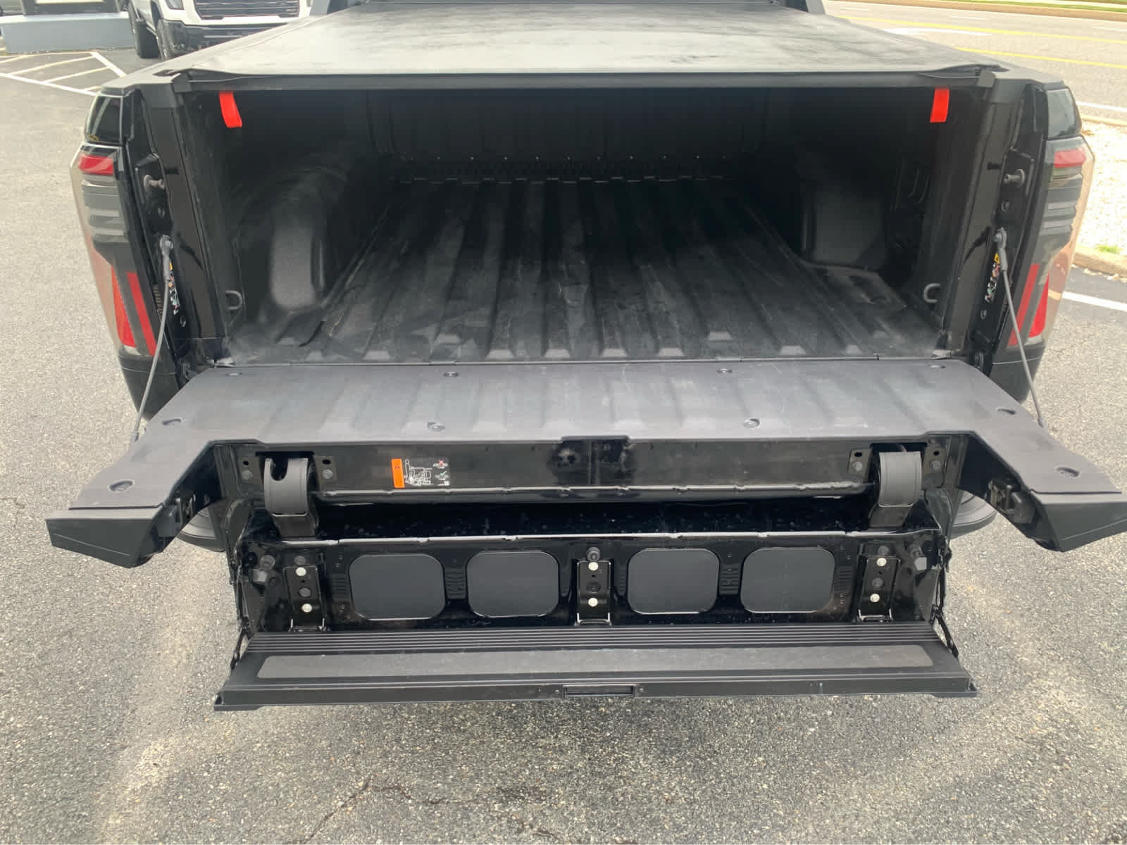 Used 2026 GMC Sierra EV Denali AWD/4WD image 6