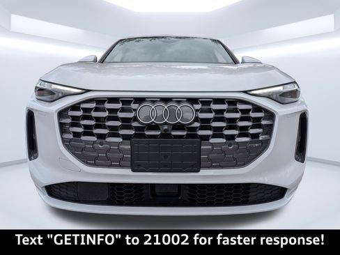 Certified 2025 Audi Q5 Premium Plus image 8