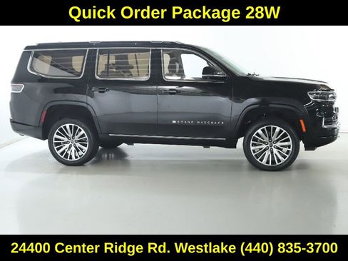 Used 2024 Jeep Grand Wagoneer Series III w/ HD Trailer Tow Package AWD/4WD image 11