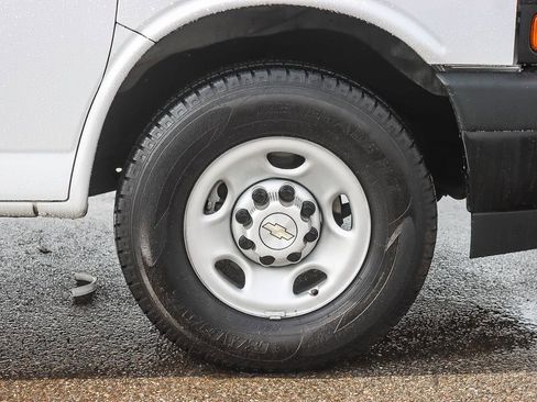 Used 2022 Chevrolet Express 3500 w/ Driver Convenience Package image 12