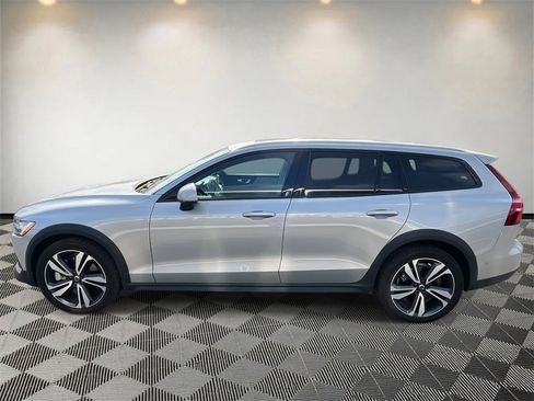 Used 2023 Volvo V60 B5 Cross Country Plus w/ Protection Package Premier image 6
