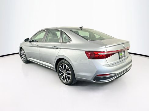 Used 2025 Volkswagen Jetta SE FWD image 5