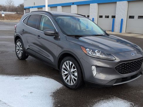 Used 2022 Ford Escape Titanium w/ Class II Trailer Tow Package image 11