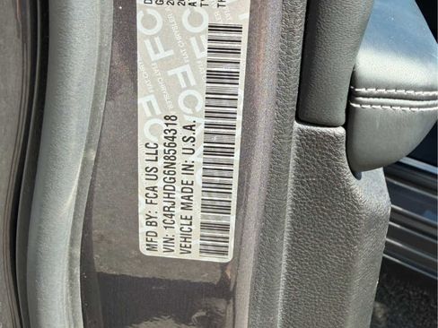 Used 2022 Jeep Grand Cherokee Overland w/ Luxury Tech Group IV image 30