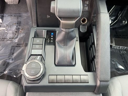 Certified 2025 Toyota Tacoma SR5 image 28