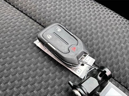 Used 2023 GMC Acadia SLE image 11