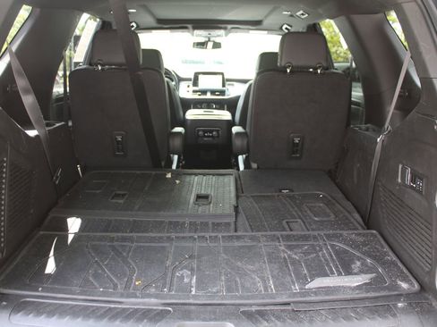 Used 2022 Chevrolet Tahoe LT w/ LT Signature Package RWD image 10