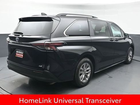 Used 2025 Toyota Sienna LE image 7