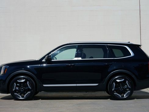 Used 2025 Kia Telluride S image 9
