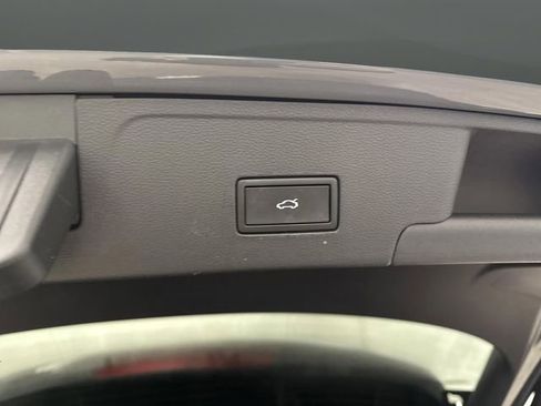 Used 2024 Volkswagen Atlas Cross Sport SEL Premium R-Line image 17