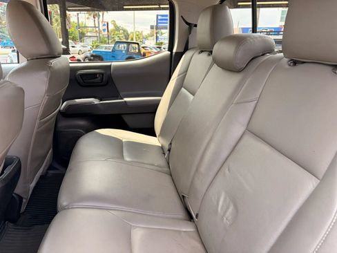Used 2019 Toyota Tacoma SR5 RWD image 33