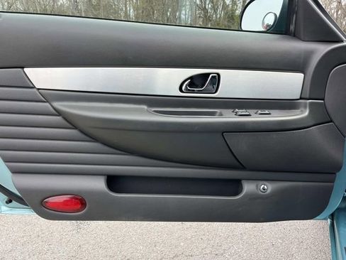 Used 2002 Ford Thunderbird Base image 14