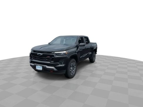 Used 2025 Chevrolet Colorado Z71 AWD/4WD image 3
