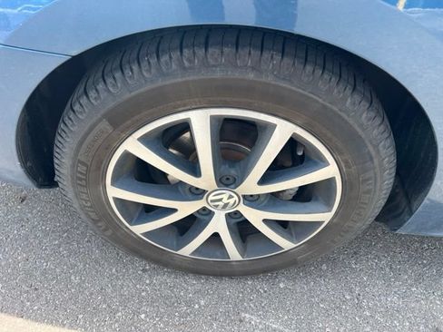 Used 2017 Volkswagen Jetta SE FWD image 4