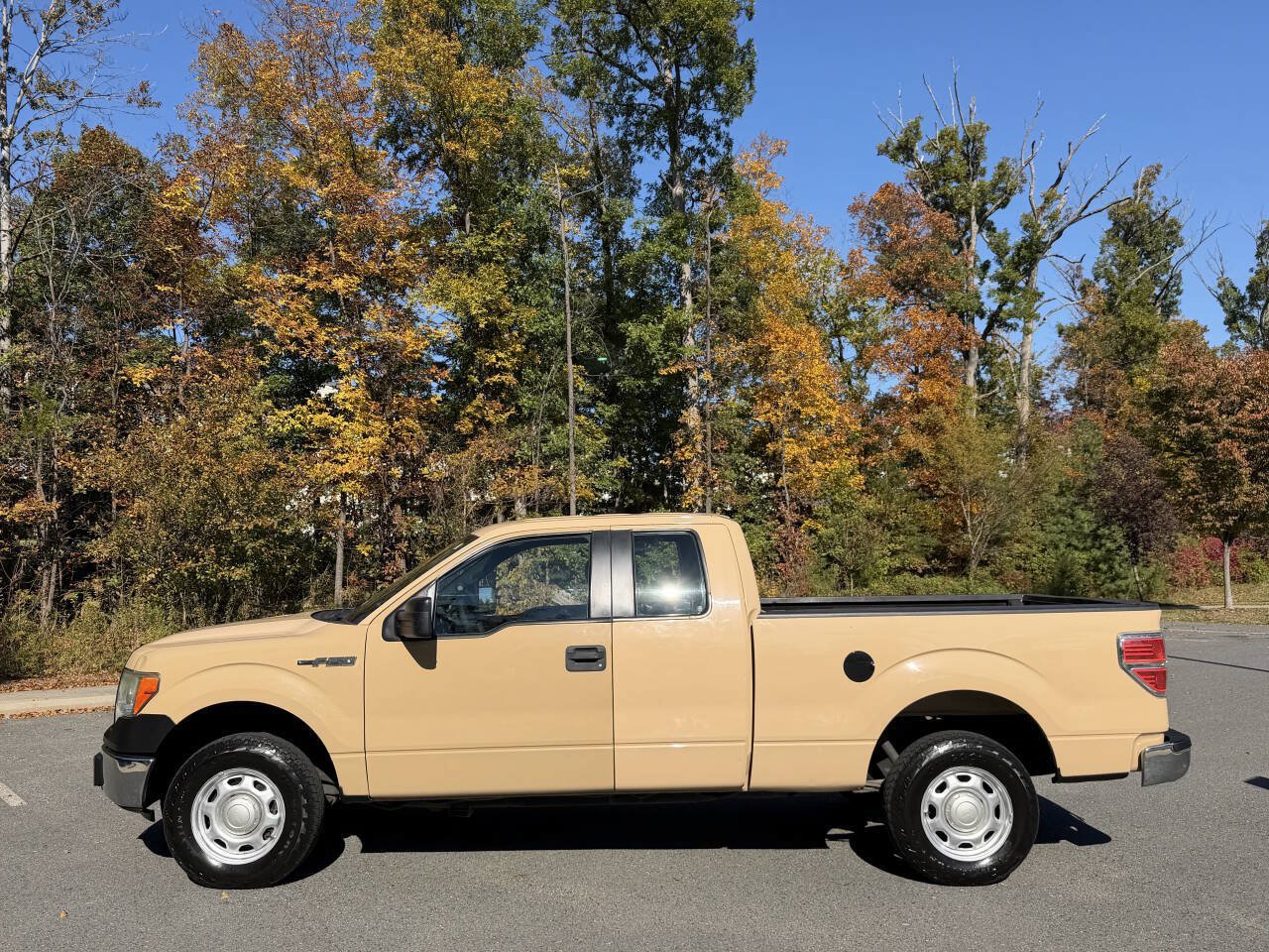 Used 2014 Ford F150 XL w/ Equipment Group 101A Mid AWD/4WD image 2