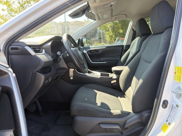 Used 2022 Toyota RAV4 LE FWD image 11