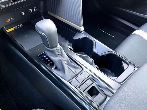 Used 2025 Toyota Camry SE image 17