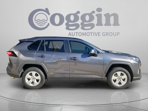 Used 2021 Toyota RAV4 XLE AWD/4WD image 4