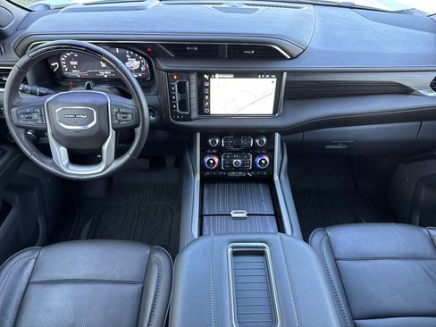 Used 2023 GMC Yukon Denali w/ Denali Reserve Package image 32