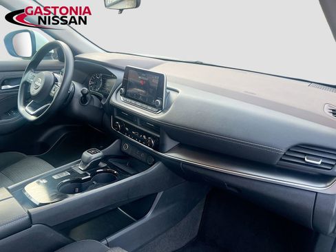 Used 2023 Nissan Rogue SV image 36