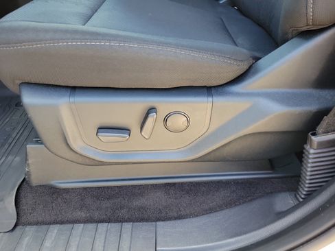 Used 2019 Ford F150 XLT w/ Equipment Group 302A Luxury AWD/4WD image 18