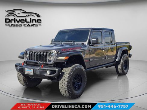 Used 2024 Jeep Gladiator Rubicon w/ Technology Group AWD/4WD image 5