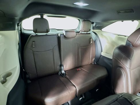 Used 2023 Toyota Sienna Platinum image 35