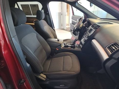 Used 2017 Ford Explorer XLT AWD/4WD image 19