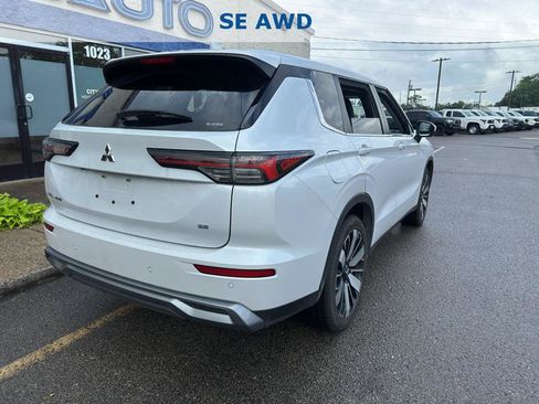 Used 2025 Mitsubishi Outlander SE AWD/4WD image 3