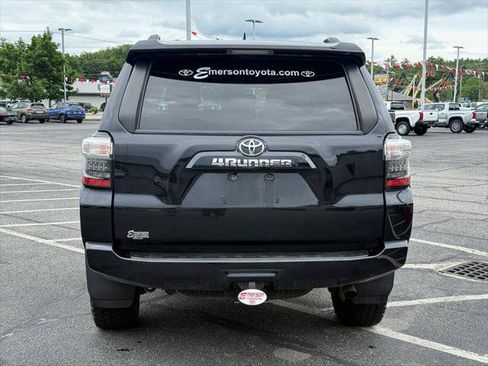 Certified 2022 Toyota 4Runner SR5 AWD/4WD image 4