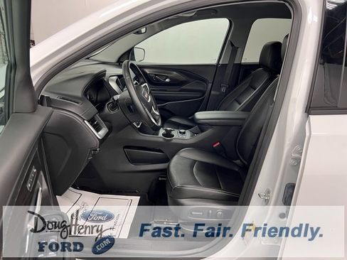 Used 2024 GMC Terrain SLT image 28