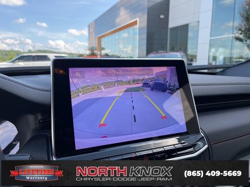 Used 2024 Jeep Compass Trailhawk image 11