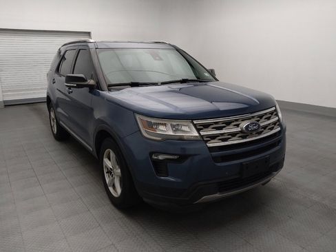 Used 2018 Ford Explorer XLT w/ Equipment Group 202A FWD image 13