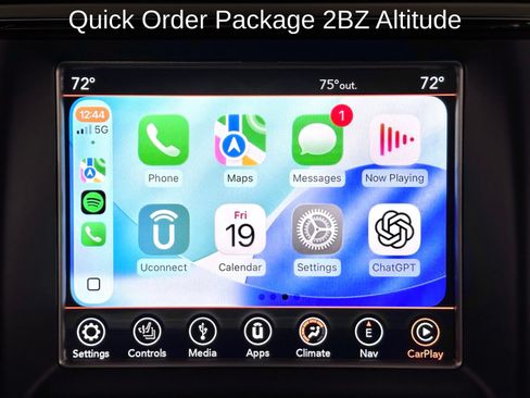 Used 2018 Jeep Grand Cherokee Altitude RWD image 3