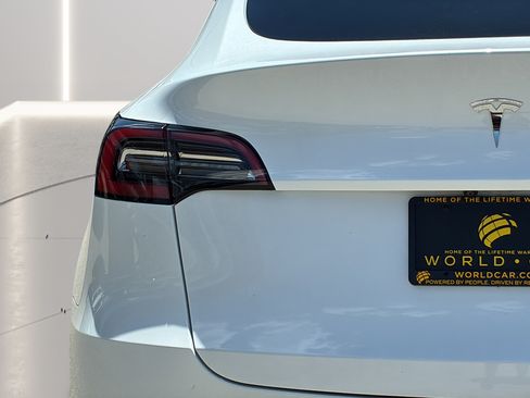 Used 2023 Tesla Model Y Long Range AWD/4WD image 27